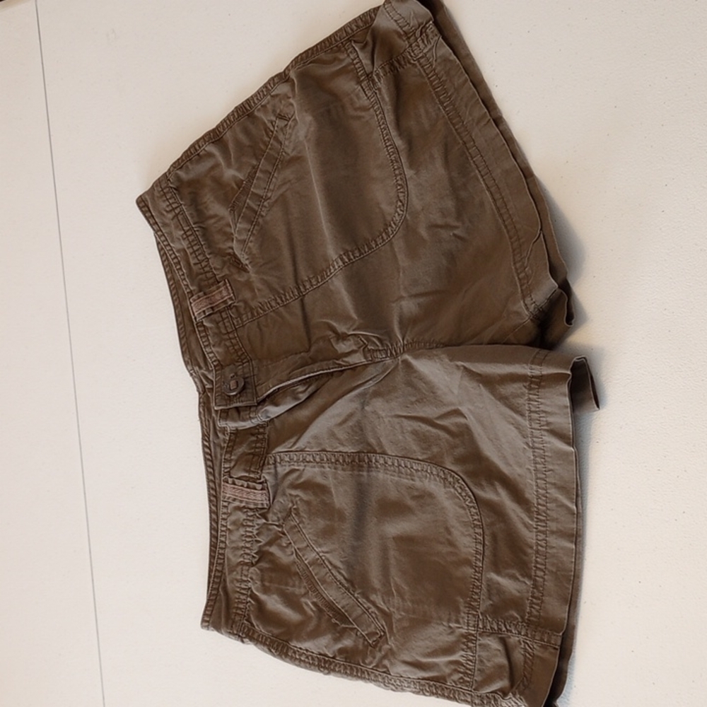 Columbia Sz 10 Cotton Shorts